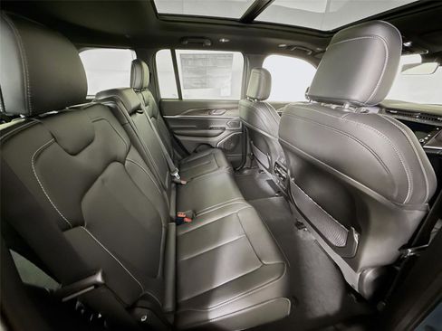 New 2026 Jeep Grand Cherokee Limited w/ Limited Altitude Package AWD/4WD image 22