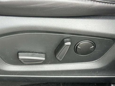 Used 2022 Ford Explorer XLT w/ Equipment Group 202A image 14