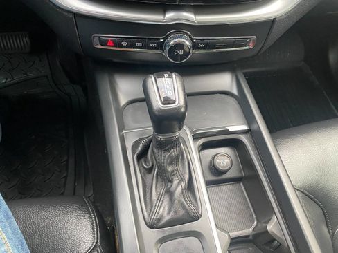 Used 2018 Volvo XC60 T5 Momentum w/ Vision Package image 36