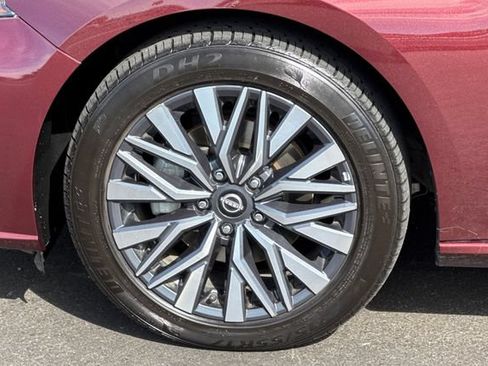 Used 2025 Nissan Altima 2.5 SV FWD image 43