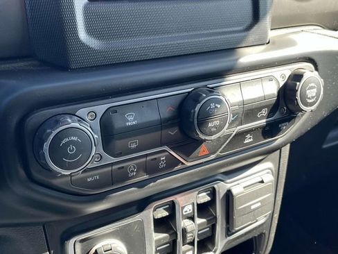 Used 2021 Jeep Wrangler Unlimited Sport image 30