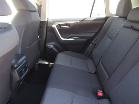 Used 2021 Toyota RAV4 XLE w/ XLE Grade Weather Package AWD/4WD image 13