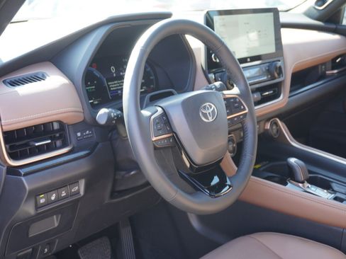 Used 2026 Toyota Grand Highlander AWD Hybrid image 24