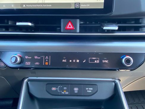 New 2026 Kia Carnival FWD image 15