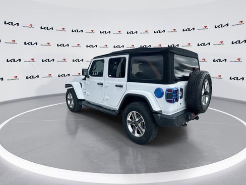 Used 2018 Jeep Wrangler Unlimited Sahara image 6