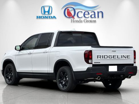 New 2026 Honda Ridgeline Black Edition image 3