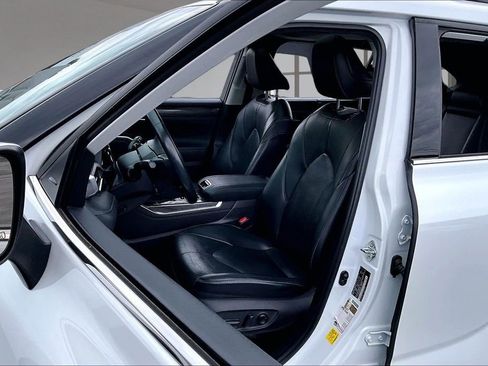 Used 2022 Toyota Highlander Limited image 25
