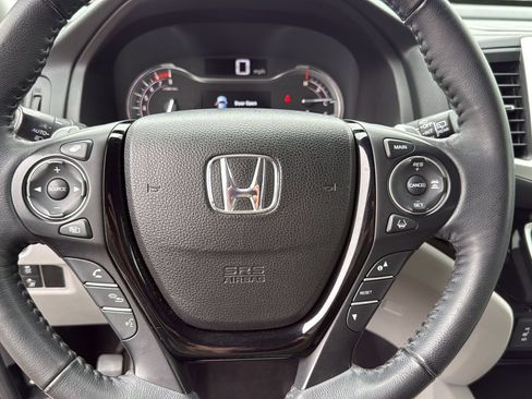 Used 2016 Honda Pilot Touring image 14