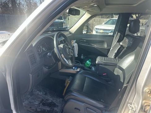 Used 2011 Jeep Liberty Limited w/ Comfort/Convenience Group image 5
