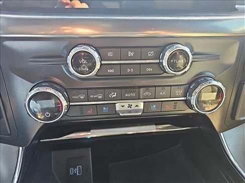 Used 2021 Ford F150 Lariat w/ Max Trailer Tow Package image 19