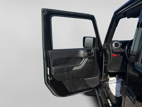 Used 2016 Jeep Wrangler Unlimited Rubicon AWD/4WD image 19