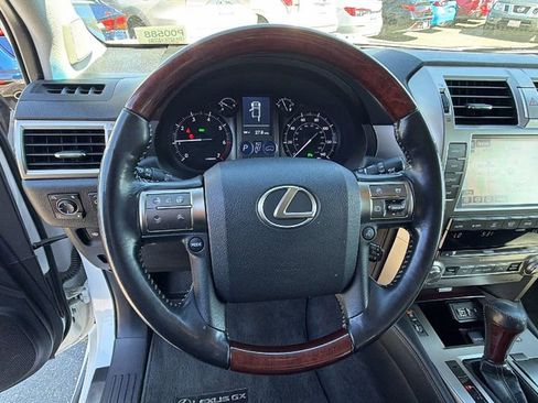 Used 2017 Lexus GX 460 Premium w/ Premium Package image 25