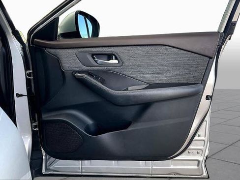 Certified 2023 Nissan Rogue SV FWD image 22