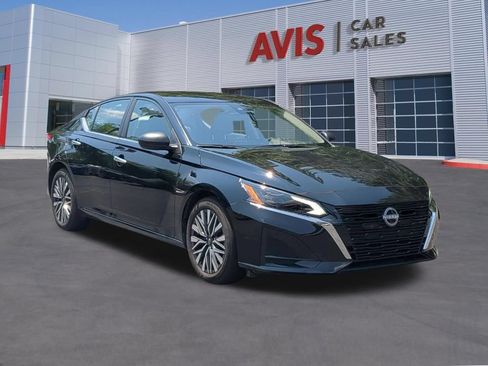 Used 2025 Nissan Altima 2.5 SV FWD image 3
