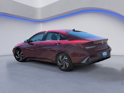 Certified 2025 Hyundai Elantra SEL image 8