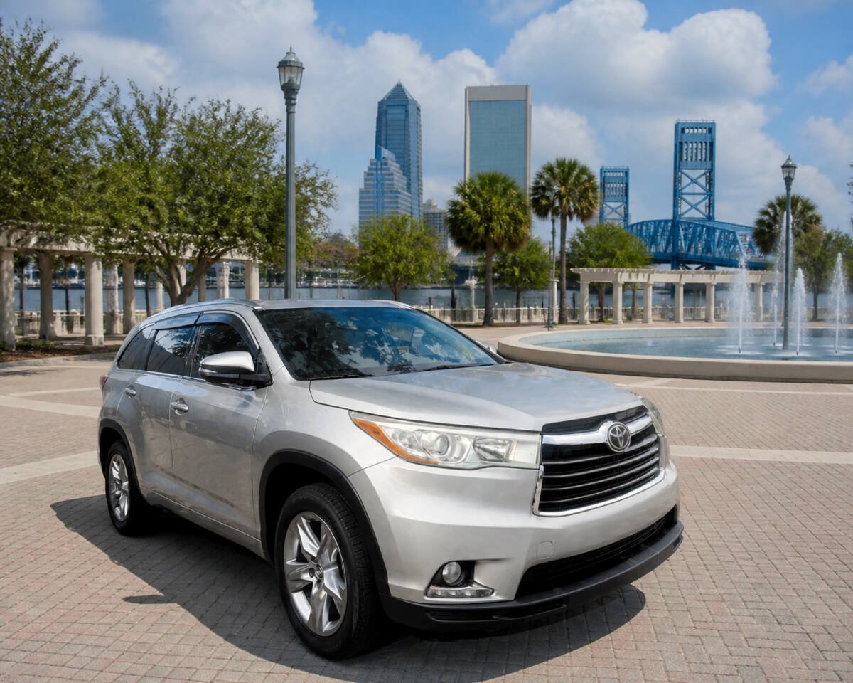 Used 2016 Toyota Highlander Limited w/ Driver Technology Package FWD image 1