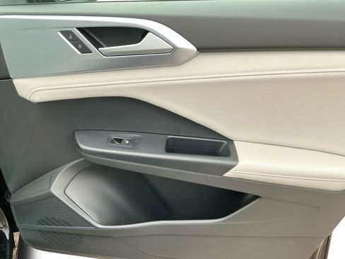 New 2025 Volkswagen Taos SE image 16