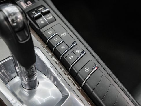 Used 2014 Porsche Panamera S image 31