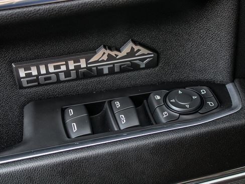 Used 2024 Chevrolet Silverado 1500 High Country w/ Technology Package AWD/4WD image 37