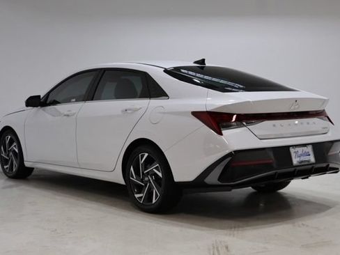 Used 2024 Hyundai Elantra Limited FWD image 5