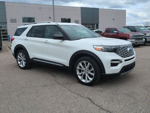 Used 2023 Ford Explorer Platinum w/ Technology Package AWD/4WD image 2