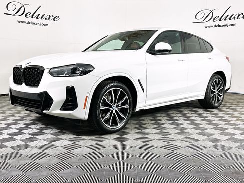 Used 2024 BMW X4 xDrive30i w/ Premium Package AWD/4WD image 3
