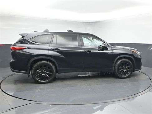 Used 2023 Toyota Highlander Bronze Edition image 8