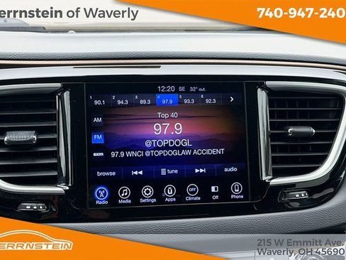 Used 2017 Chrysler Pacifica Touring Plus w/ Security Group image 6