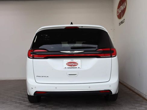 Used 2025 Chrysler Pacifica Select FWD image 6