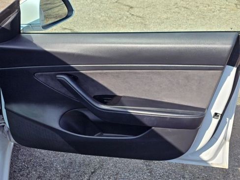 Used 2020 Tesla Model 3 Standard Range Plus image 16