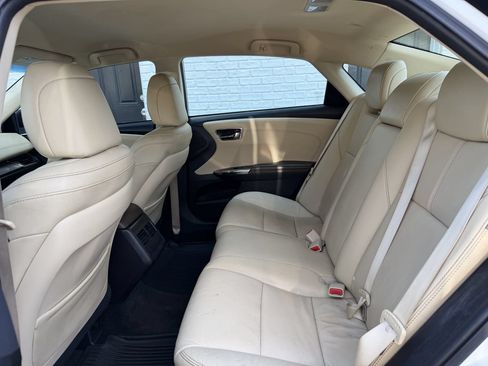 Used 2018 Toyota Avalon XLE w/ All Weather Liner Package FWD image 12