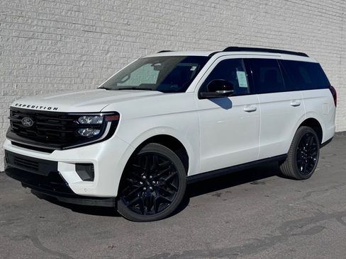 New 2026 Ford Expedition Platinum w/ Stealth Performance Package AWD/4WD image 2