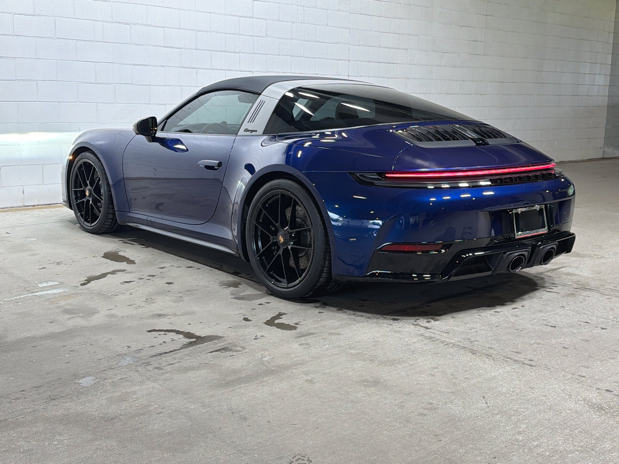 Certified 2025 Porsche 911 Targa 4 GTS AWD/4WD image 3