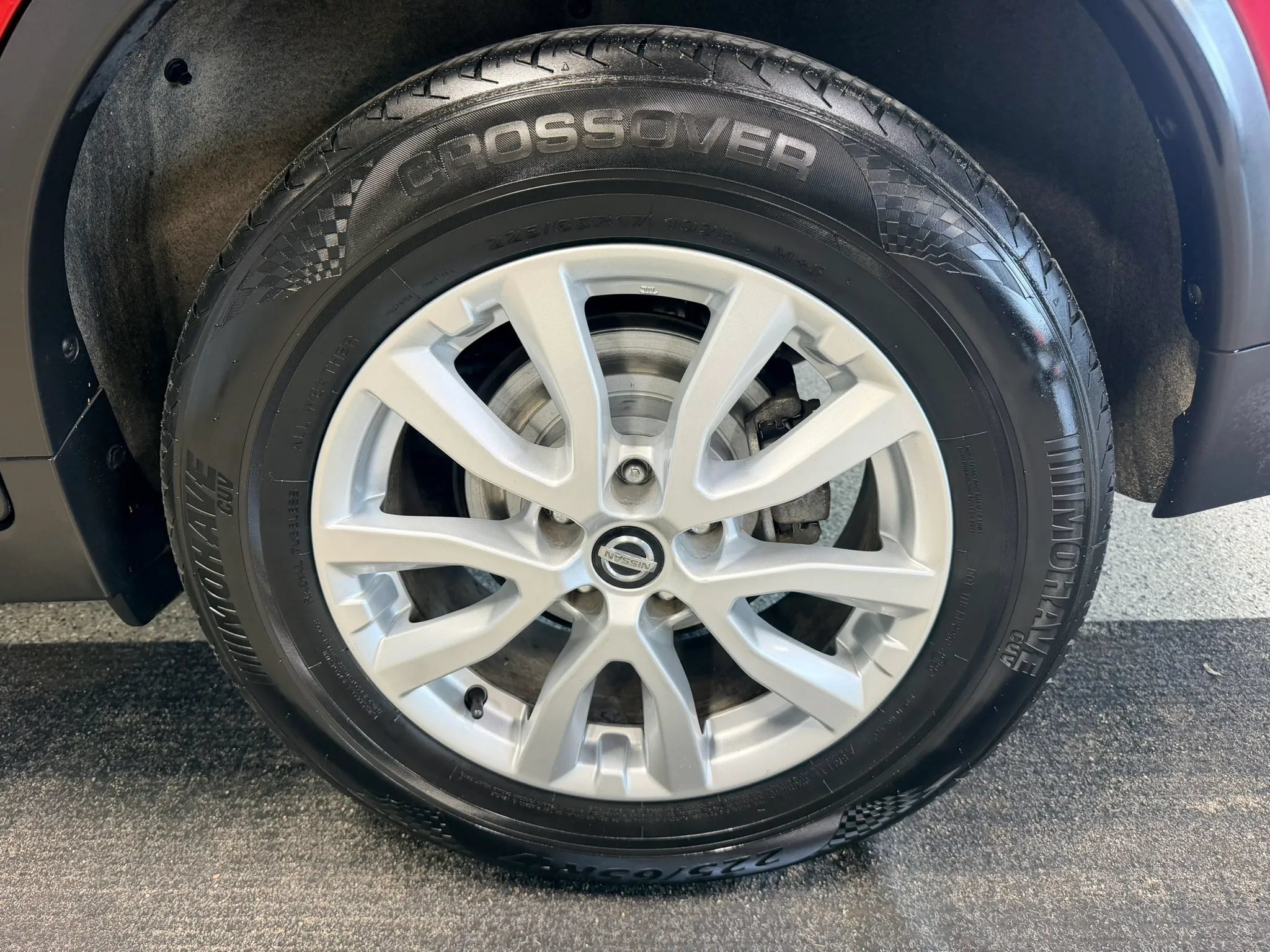Used 2017 Nissan Rogue SV w/ Sun & Sound Touring Package AWD/4WD image 17