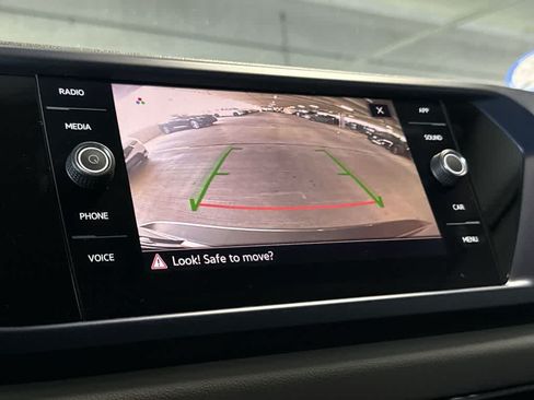 Certified 2022 Volkswagen Taos SE FWD image 19