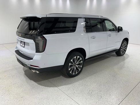 New 2026 Chevrolet Suburban High Country image 5