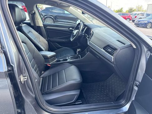 Used 2022 Volkswagen Jetta SE FWD image 24