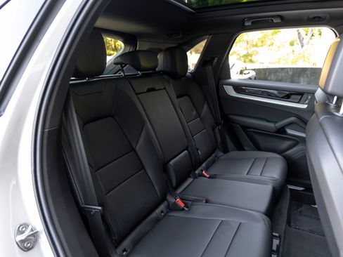 Certified 2025 Porsche Cayenne AWD/4WD image 52