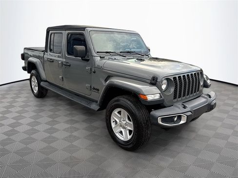 Used 2022 Jeep Gladiator Sport image 4