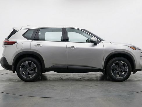Used 2025 Nissan Rogue SV image 11
