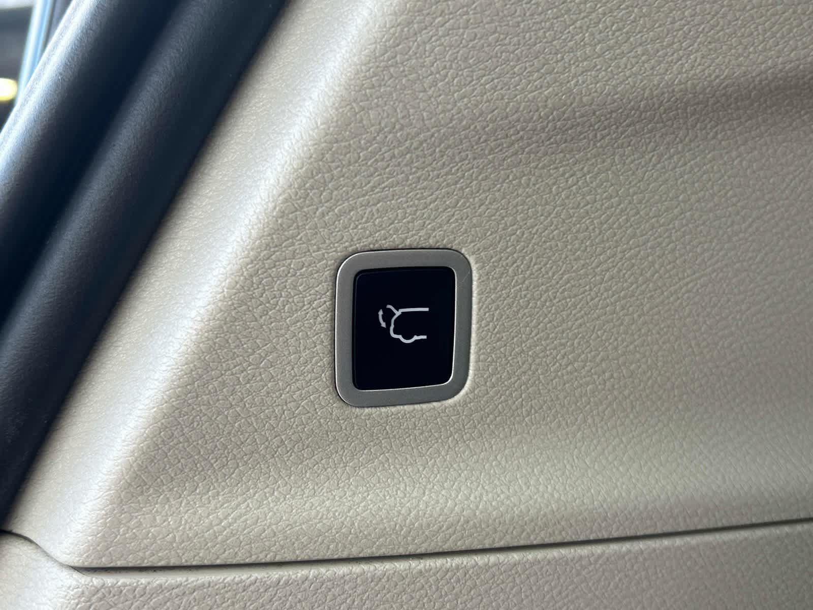 Used 2023 Chrysler Pacifica Limited FWD image 15