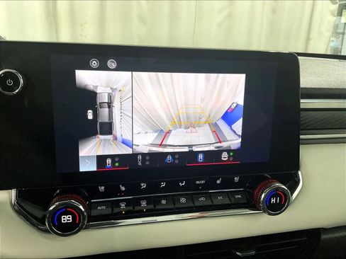 Used 2024 GMC Canyon AT4X image 19