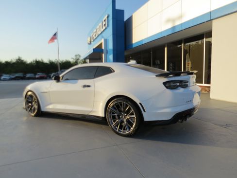 Used 2022 Chevrolet Camaro ZL1 image 3