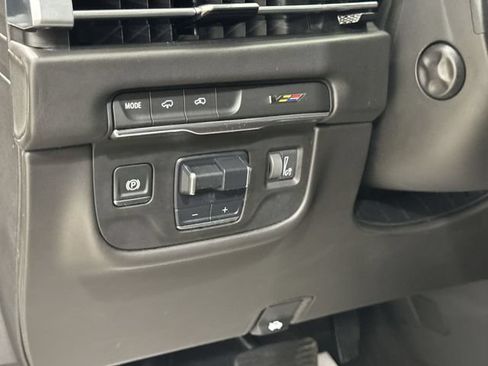 Used 2025 Cadillac Escalade V AWD/4WD image 36