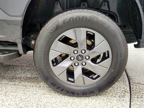 Used 2025 Ford F150 Lightning Lariat image 9