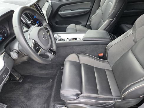 Used 2023 Volvo XC60 B5 Ultimate w/ Climate Package image 22