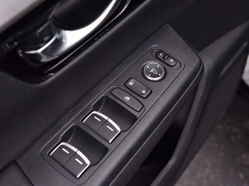 Used 2025 Honda CR-V EX-L image 8