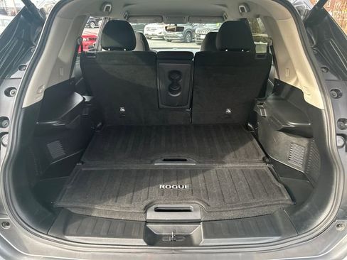 Used 2018 Nissan Rogue SV w/ Premium Package image 23