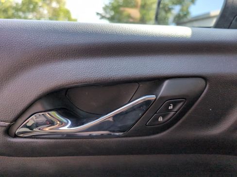 Used 2019 GMC Acadia SLE FWD image 16