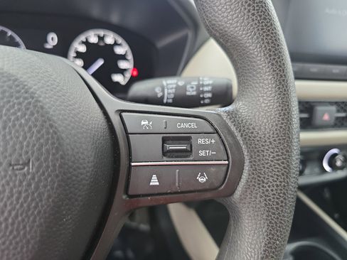 Used 2023 Honda HR-V LX image 17